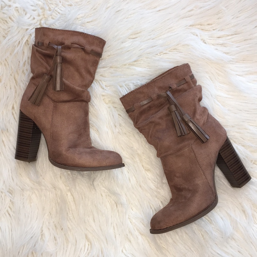 ❌ SOLD ❌ Slouchy tassel boots